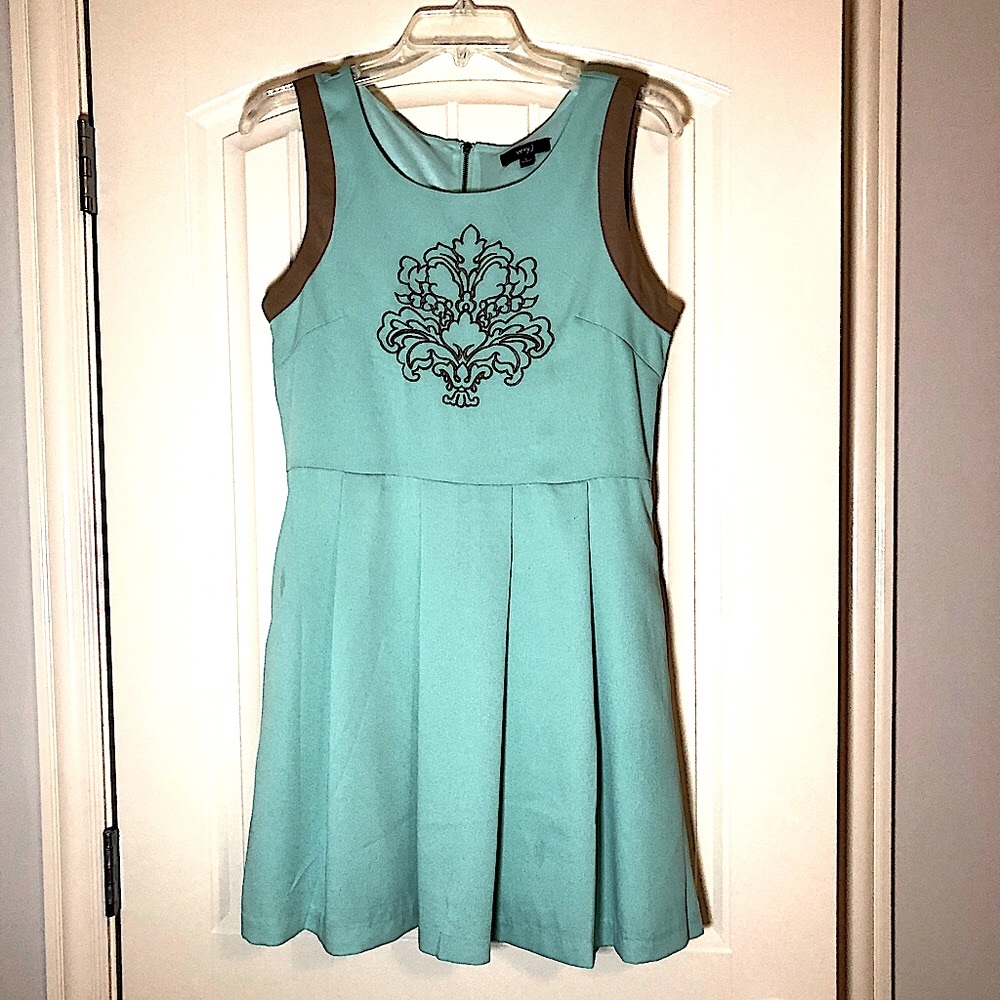 Sleeveless Light Blue Dress with Brown Trim Accents and Pockets- NWOT